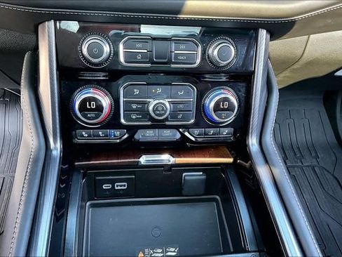 Used 2024 GMC Yukon Denali Ultimate AWD/4WD image 16