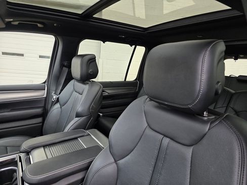 New 2025 Jeep Wagoneer Series III w/ Premium Group I image 36