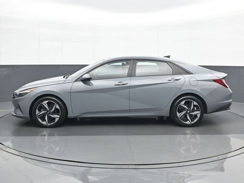 Used 2023 Hyundai Elantra SEL w/ Convenience Package image 3