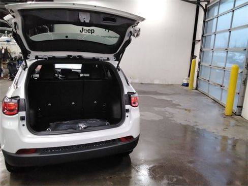 New 2026 Jeep Compass Latitude image 12