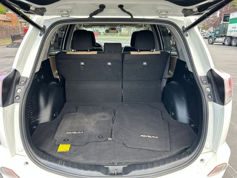 Used 2017 Toyota RAV4 XLE AWD/4WD image 25
