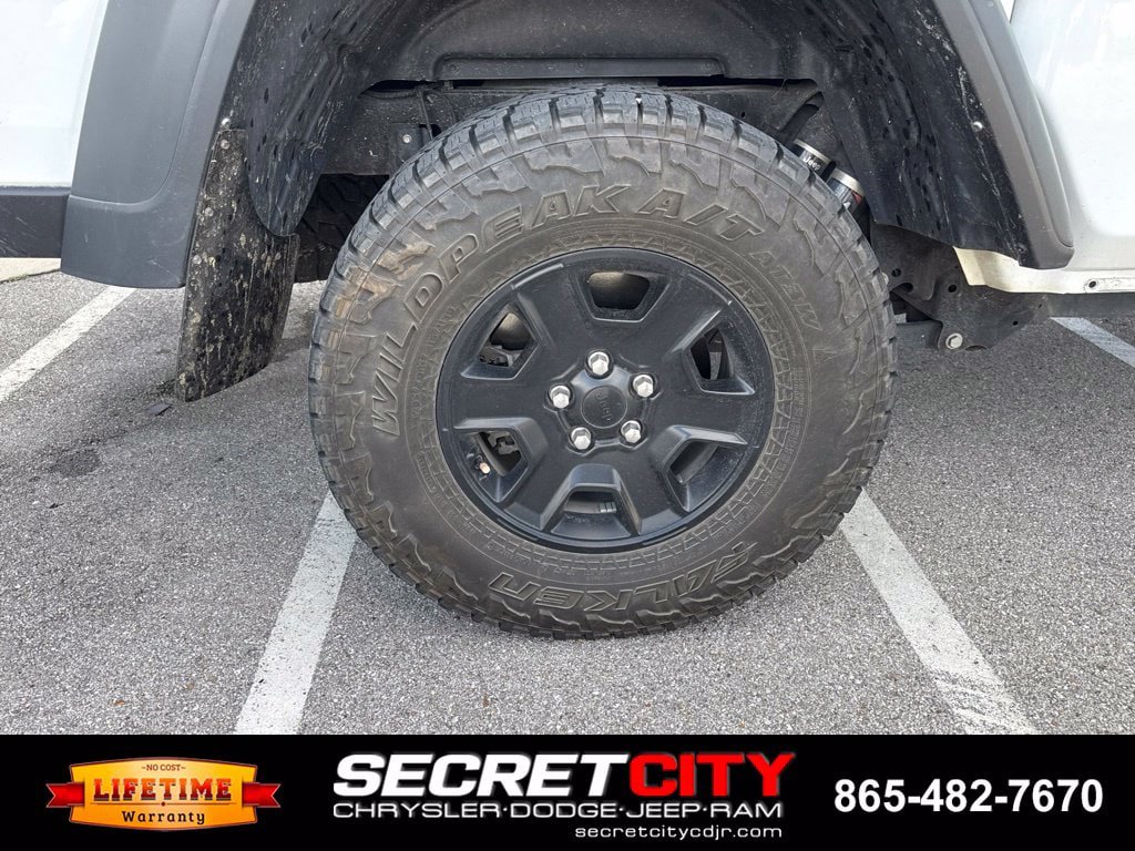 Used 2023 Jeep Gladiator Mojave w/ Cold Weather Group AWD/4WD image 17