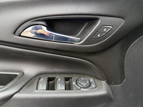 Used 2021 Chevrolet Equinox LT image 22