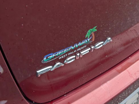 Used 2017 Chrysler Pacifica Touring-L image 22