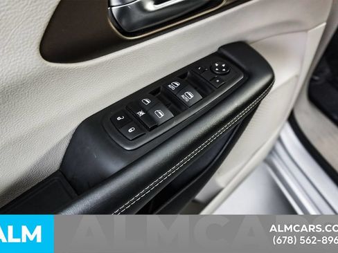 Used 2023 Chrysler Voyager LX FWD image 50