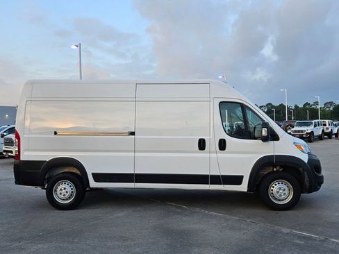 Used 2026 RAM ProMaster 2500 w/ Convenience Group FWD image 4