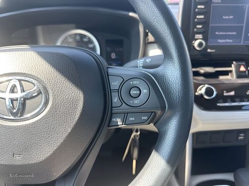 Used 2022 Toyota Corolla Cross L image 14