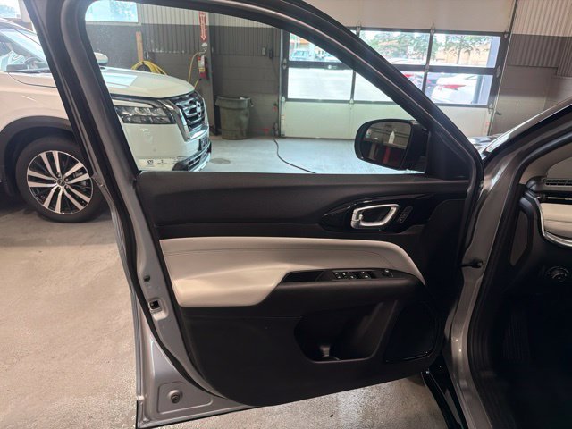 Used 2022 Jeep Compass Limited w/ Elite Group AWD/4WD image 18