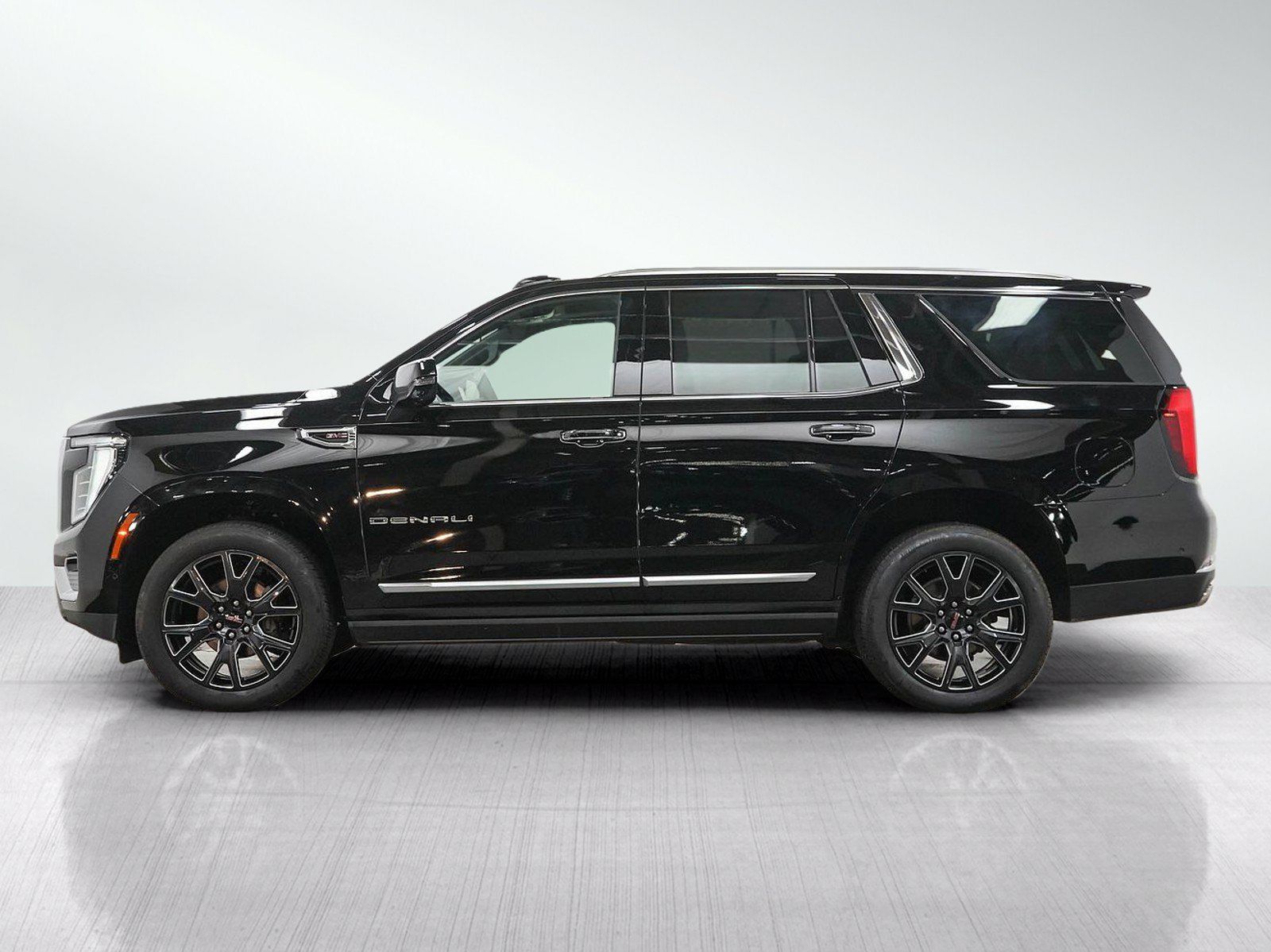 Used 2025 GMC Yukon Denali w/ Sun & Power Step Package AWD/4WD image 3