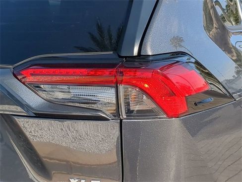 Used 2022 Toyota RAV4 XLE Premium image 8