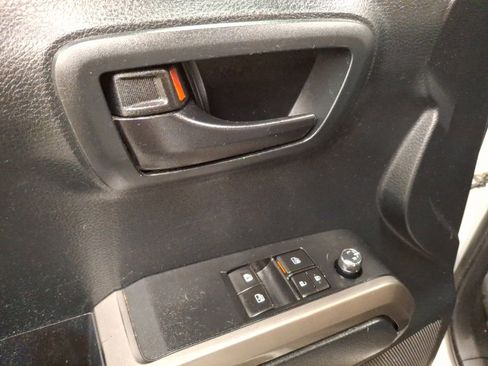 Used 2016 Toyota Tacoma SR5 image 11