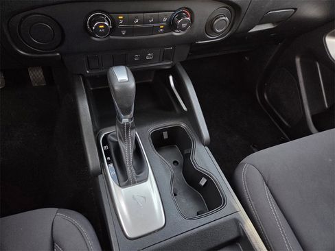 Used 2023 Nissan Frontier SV image 12