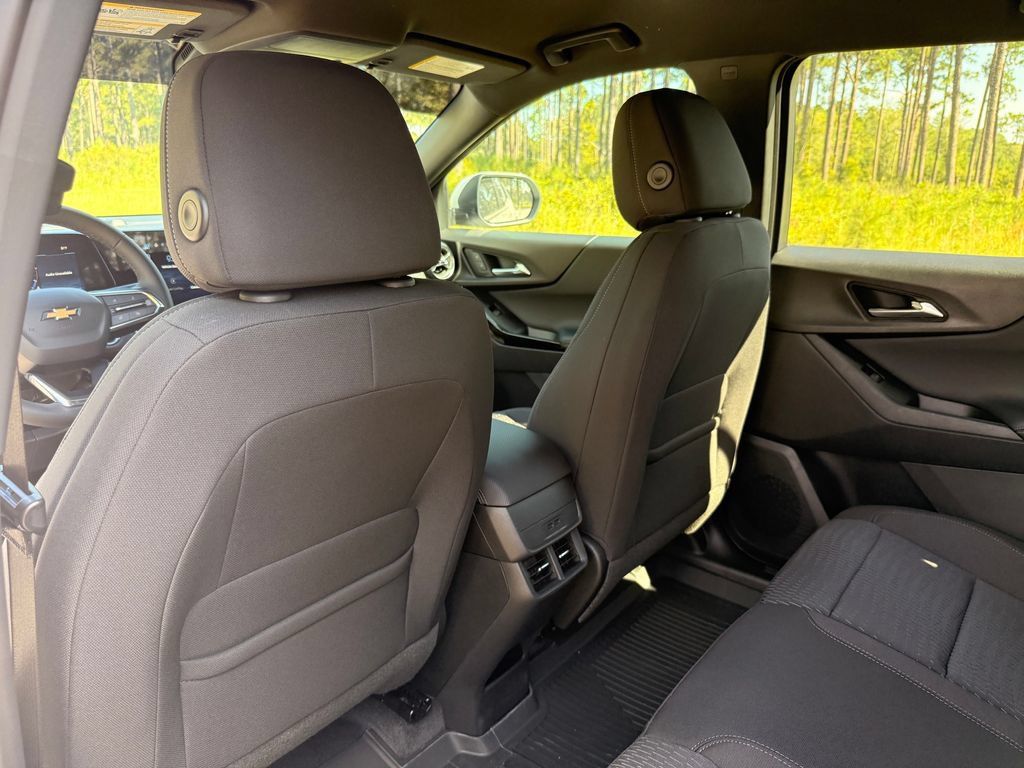 New 2027 Chevrolet Equinox LT w/ Safety and Technology Package FWD image 25