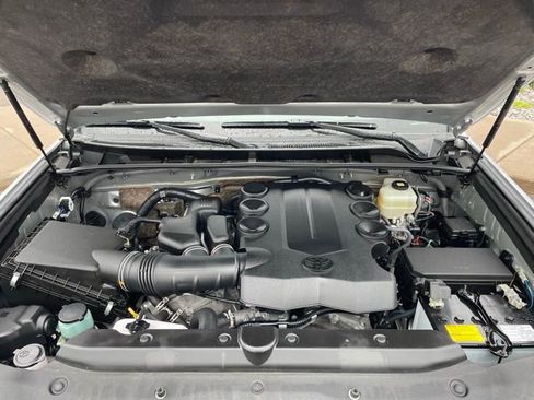 Certified 2022 Toyota 4Runner TRD Off-Road image 11