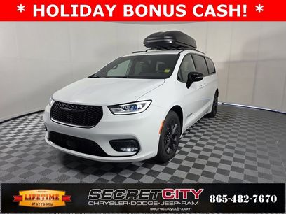 New 2025 Chrysler Pacifica Select w/ Fav Edition Package