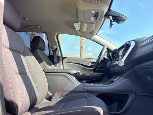 Used 2022 GMC Acadia SLE w/ Driver Convenience Package FWD image 32