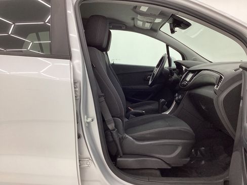 Used 2020 Chevrolet Trax LS w/ Tint and Cruise Package image 15