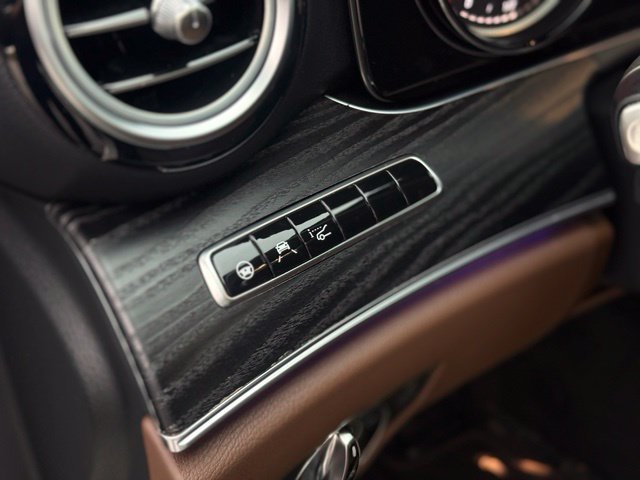 Used 2018 Mercedes-Benz E 300 4MATIC image 27
