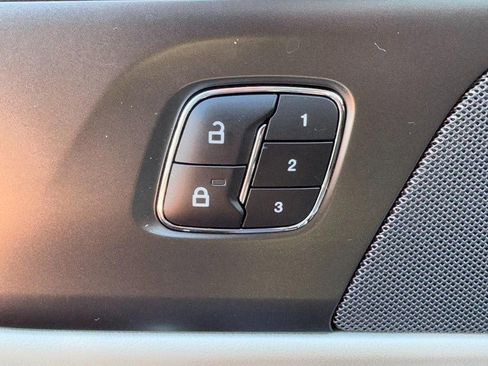 Used 2024 Lincoln Nautilus Reserve AWD/4WD image 19
