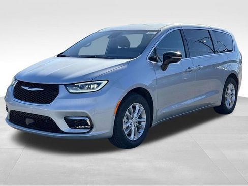 New 2026 Chrysler Pacifica Select image 3