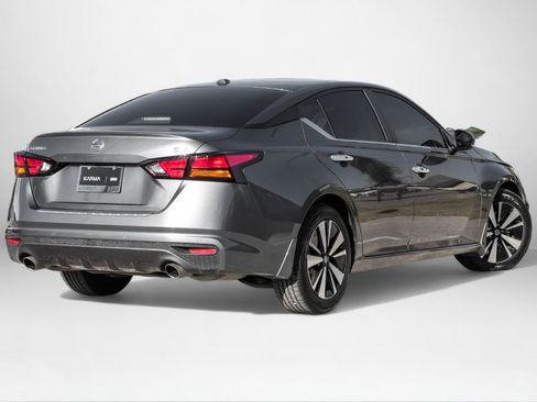 Used 2021 Nissan Altima 2.5 SV w/ SV Premium Package image 6
