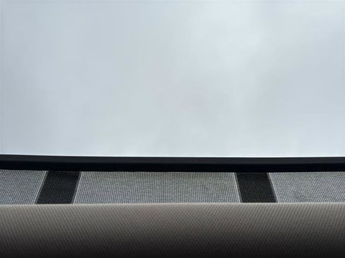 Used 2022 Buick Envision Avenir w/ Technology Package II image 27