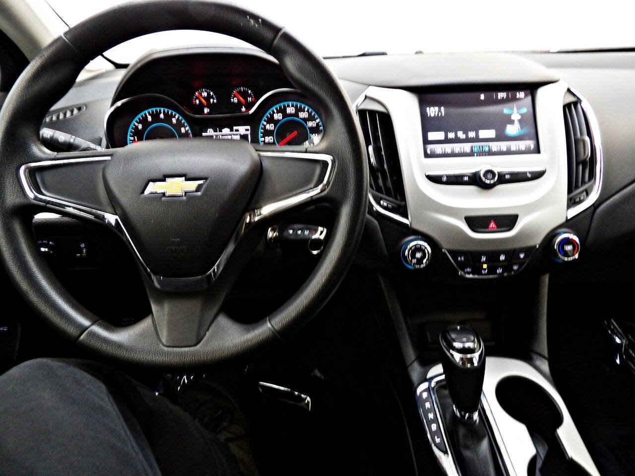 Used 2017 Chevrolet Cruze LS FWD image 17