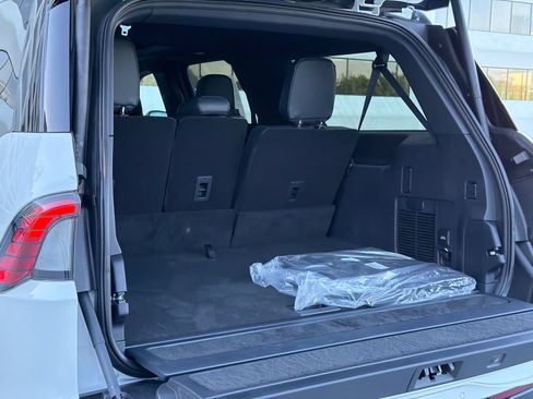 New 2026 Lincoln Navigator L Reserve w/ Jet Appearance Package AWD/4WD image 8