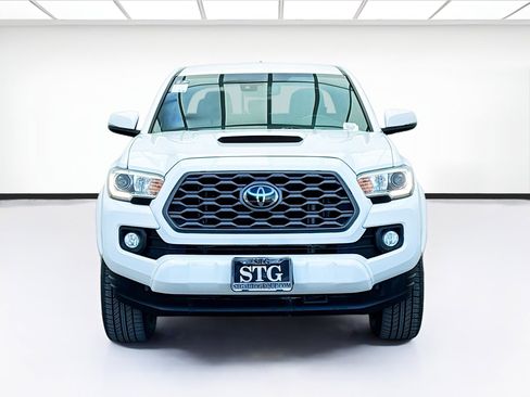 Used 2021 Toyota Tacoma TRD Sport image 2