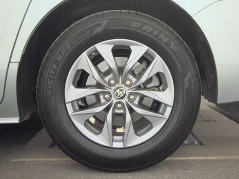 Used 2023 Toyota Sienna XLE image 13