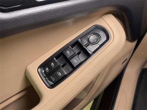 New 2026 Porsche Macan image 37