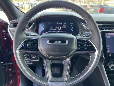 Used 2023 Jeep Grand Cherokee Overland w/ Luxury Tech Group IV image 11