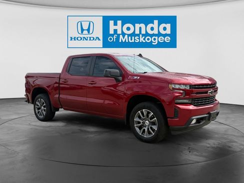 Used 2021 Chevrolet Silverado 1500 RST w/ Z71 Off-Road Package AWD/4WD image 2