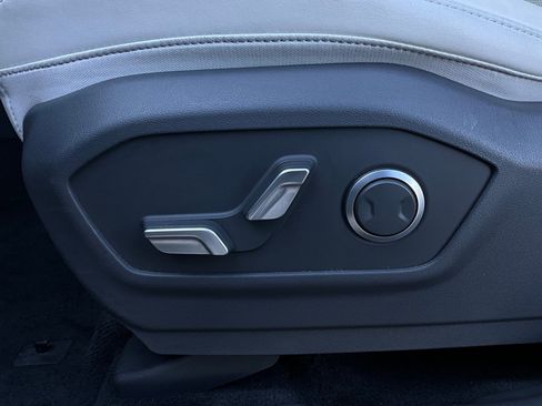 Used 2025 Hyundai Santa Fe SEL image 11