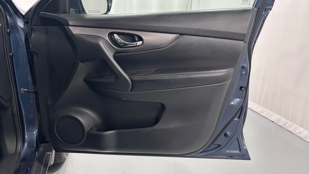 Used 2016 Nissan Rogue SV FWD image 21