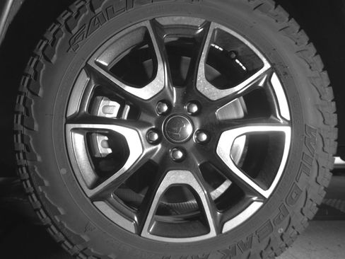 Used 2025 Jeep Compass Trailhawk AWD/4WD image 12