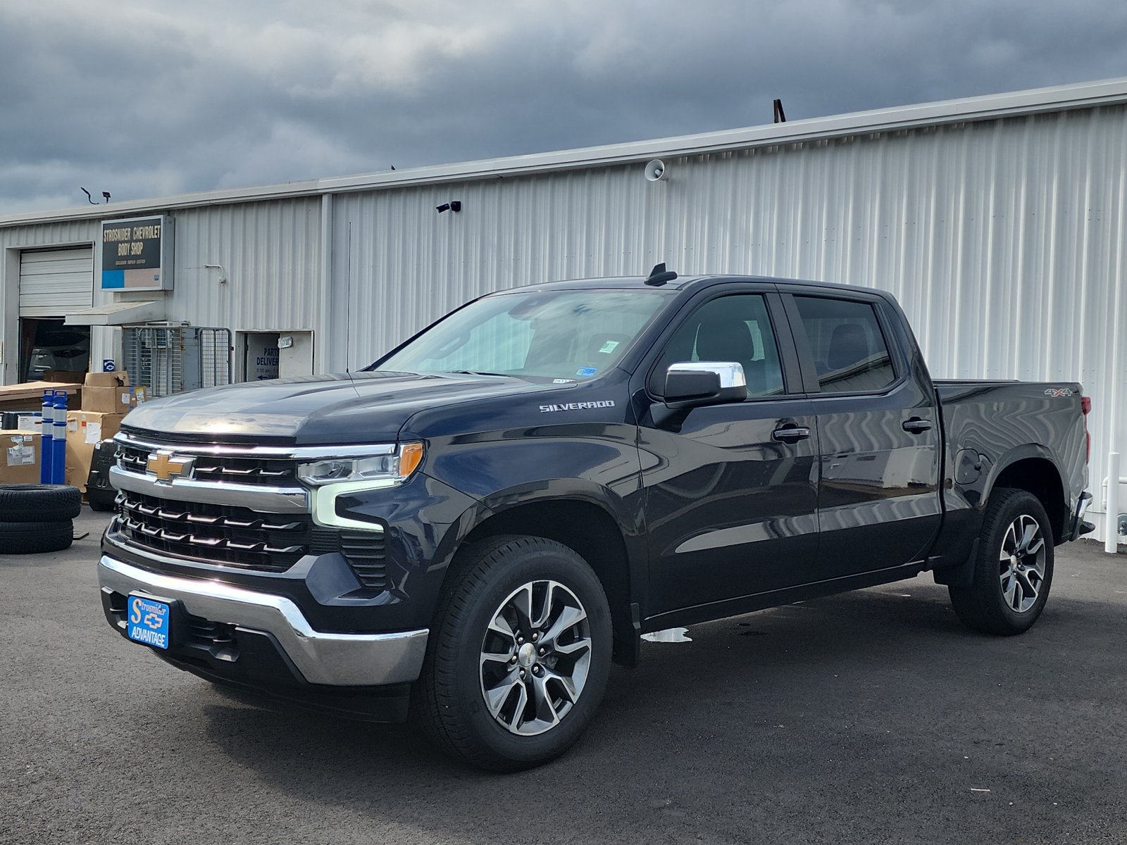 Used 2024 Chevrolet Silverado 1500 LT AWD/4WD image 1