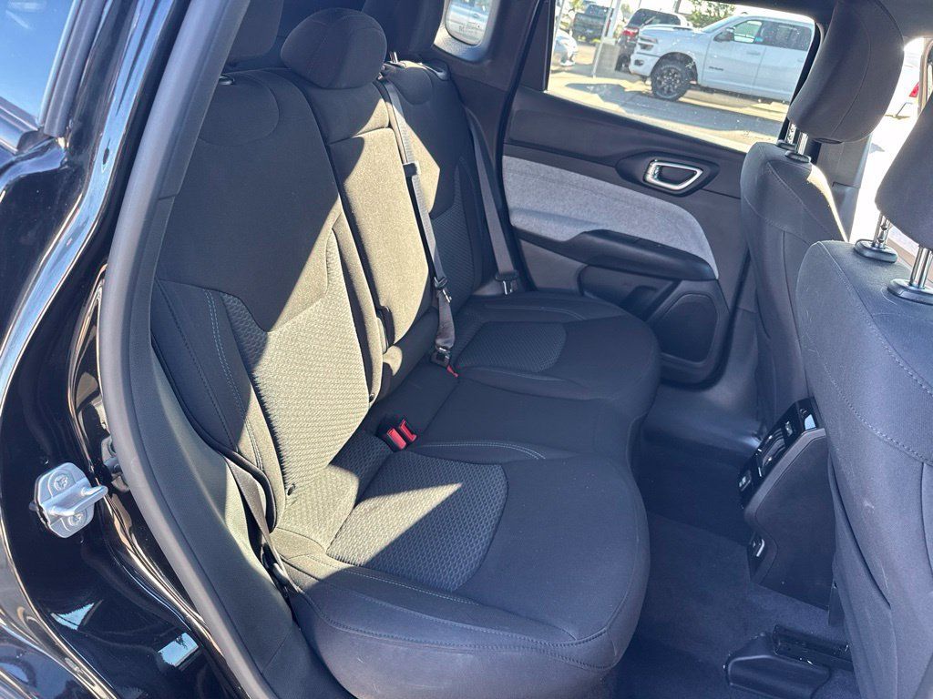 Used 2023 Jeep Compass Sport AWD/4WD image 16