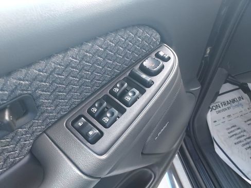 Used 2004 Chevrolet Avalanche 2500 w/ Preferred Equipment Group AWD/4WD image 11