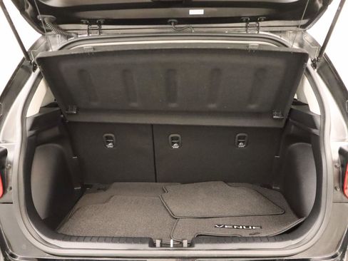 Used 2025 Hyundai Venue SEL image 19