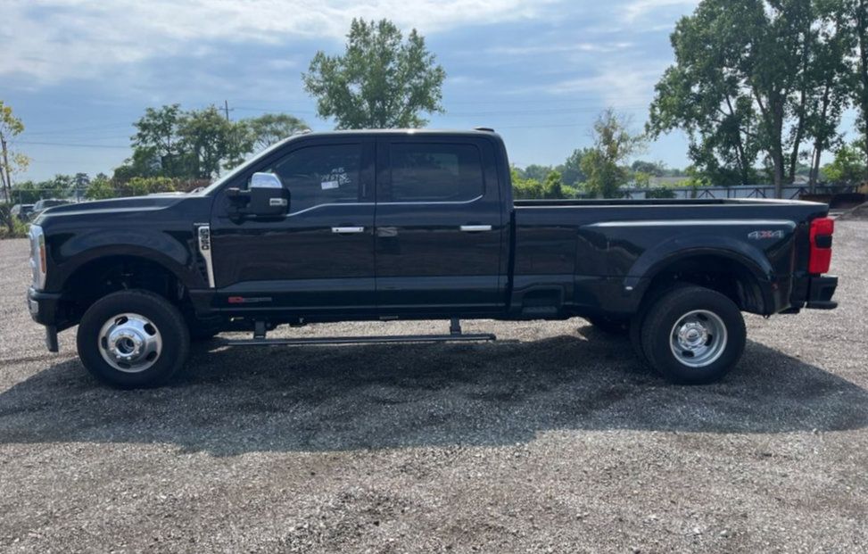 Used 2024 Ford F350 Platinum AWD/4WD image 3