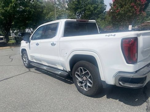 Used 2022 GMC Sierra 1500 SLT w/ SLT Convenience Package AWD/4WD image 2