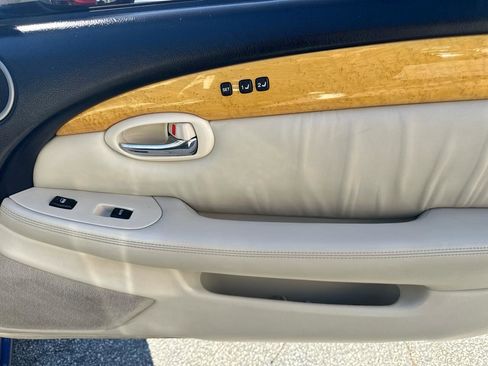 Used 2002 Lexus SC 430 Convertible image 18