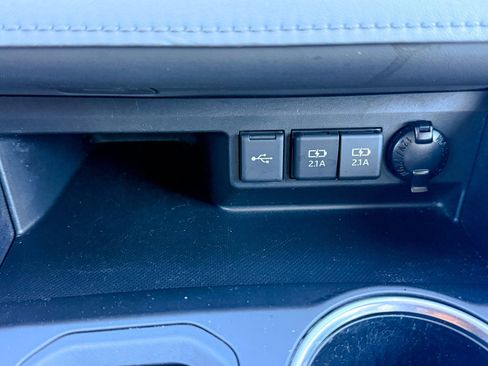 Used 2021 Toyota Highlander XLE image 34