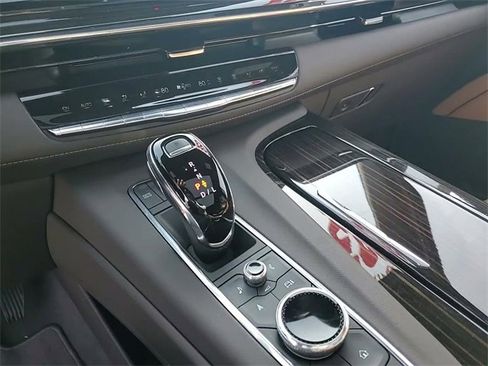 Certified 2023 Cadillac Escalade ESV Premium Luxury image 17