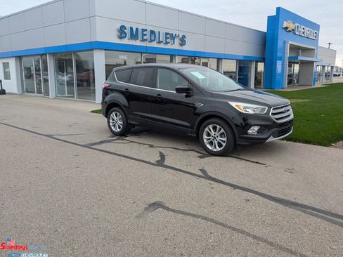 Used 2017 Ford Escape SE image 1
