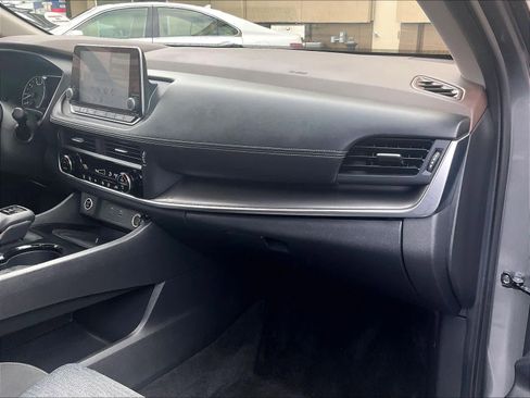 Used 2023 Nissan Rogue SV image 13