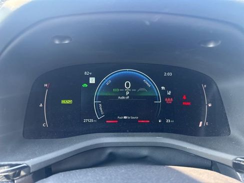 Used 2025 Toyota Camry SE image 11