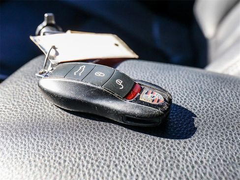 Used 2018 Porsche Macan image 32