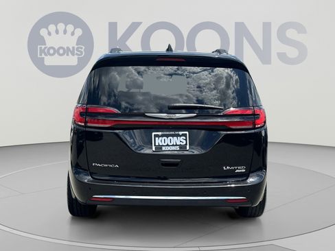 Used 2023 Chrysler Pacifica Limited w/ Uconnect Theater Family Group AWD/4WD image 10